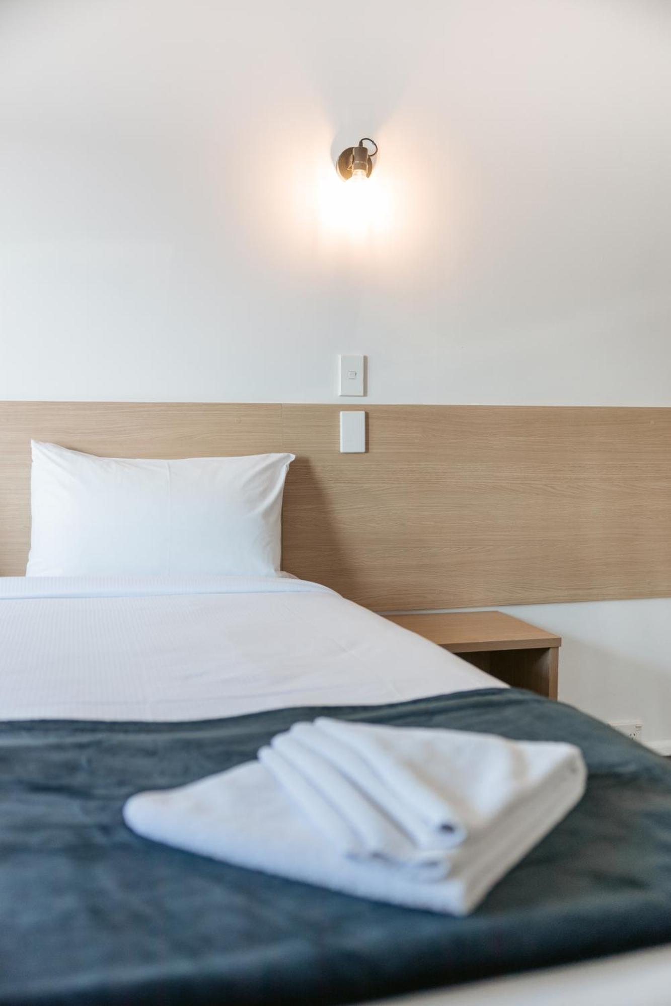 Cobblestone Court Motel - Wenzel Motels Тауранга Экстерьер фото